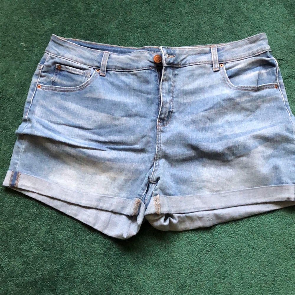 Light wash Denim shorts! Size 18 by Time and Tru - Picture 1 of 7